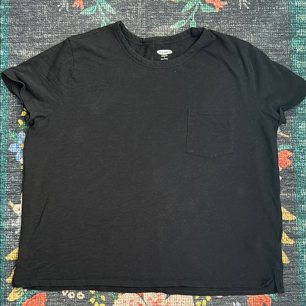 Old Navy Boyfriend Pocket Tee in Black, Size Large